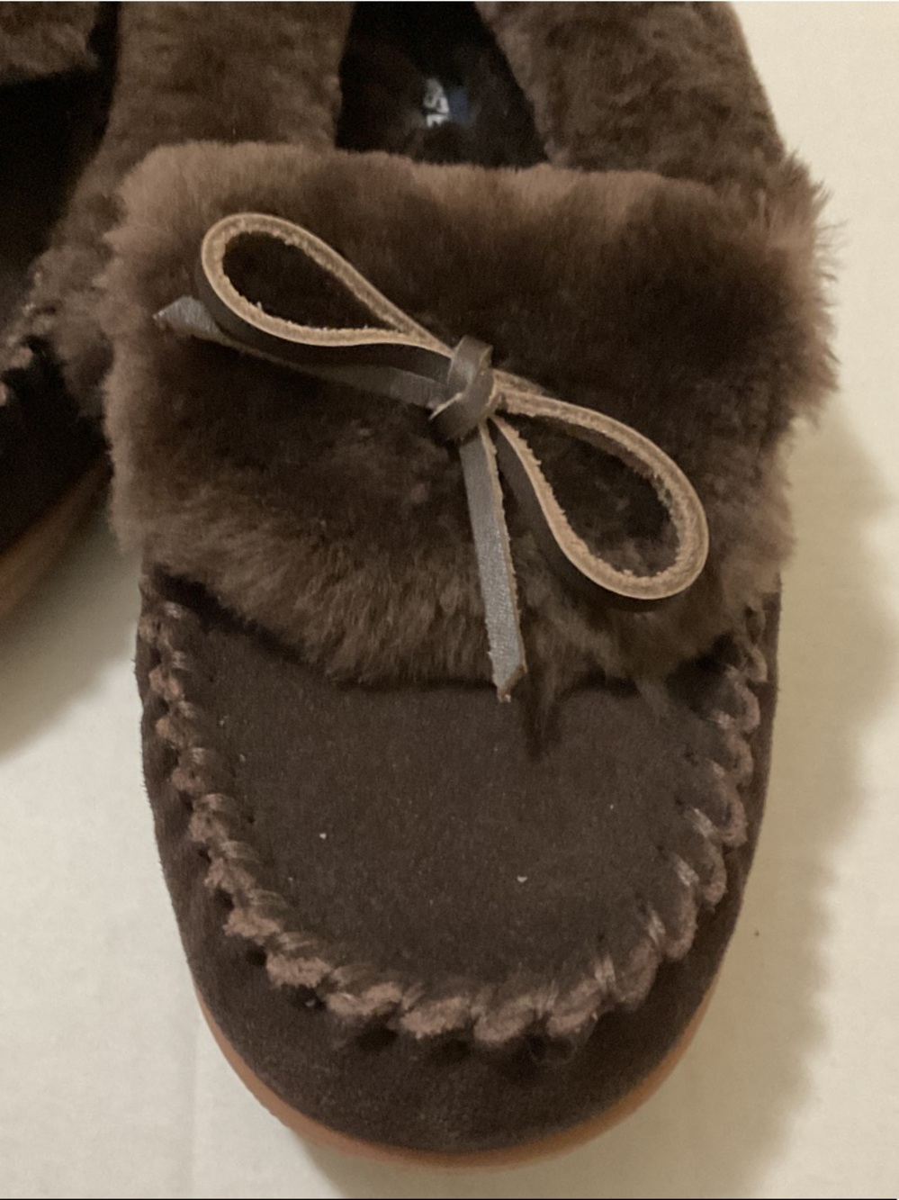 NEW ( NWOT) Lands' End Brown Faux-Fur Moccasin Slippers with Rubber Soles. - Picture 4 of 7